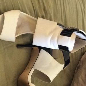 Michael Kors Landon Open Toe  Black White Leather